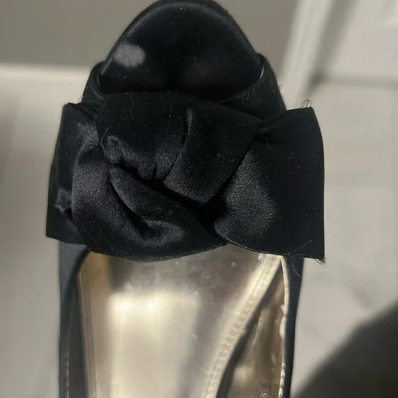 Sz 7.5 White House Black Market Satin Stilettos with a bow and 3-in heels - Picture 4 of 6